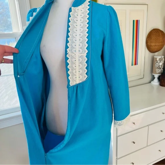 Vintage 60s/70s Blue Terry Cloth House Dress Loungewear Robe w/ White Lace Trim - Picture 7 of 13